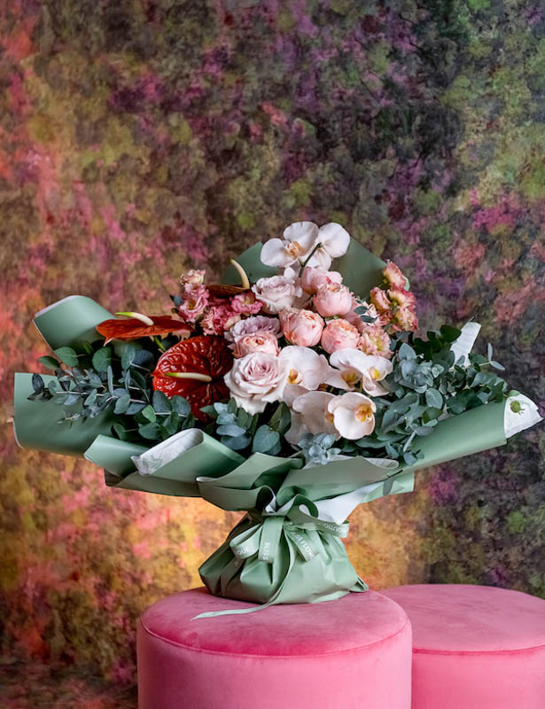 colourful arrangemengt in vase